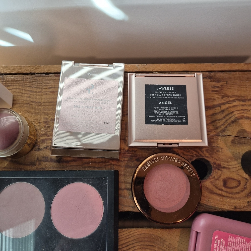 BLUSH HAUL! MAC, MILK, SAIE, LAWLESS, LYS ECT.. - Picture 10 of 11